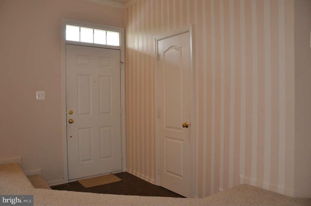 9242 McCarty Road Lorton, VA 22079 - Photo 4 of 22 Front foyer