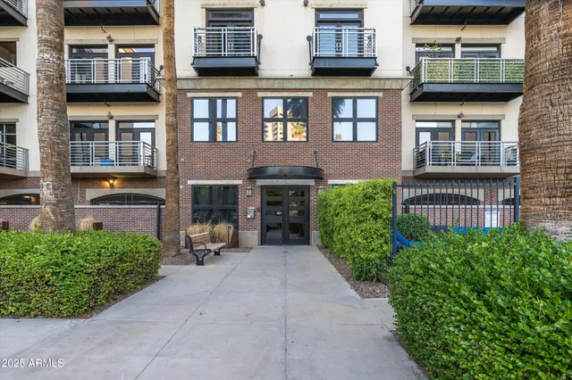 $1,099,000 | 914 East Osborn Road, Unit 404, Phoenix, AZ 85014