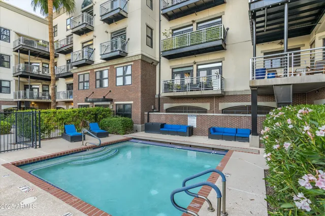 $1,099,000 | 914 East Osborn Road, Unit 404, Phoenix, AZ 85014