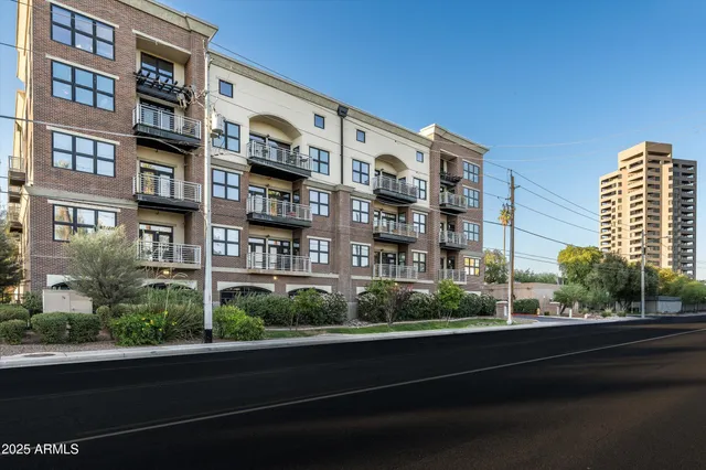 $1,099,000 | 914 East Osborn Road, Unit 404, Phoenix, AZ 85014