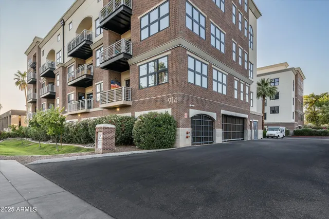 $1,099,000 | 914 East Osborn Road, Unit 404, Phoenix, AZ 85014