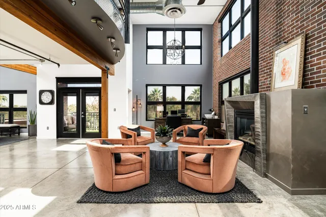 $1,099,000 | 914 East Osborn Road, Unit 404, Phoenix, AZ 85014