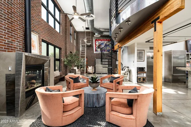 $1,099,000 | 914 East Osborn Road, Unit 404, Phoenix, AZ 85014