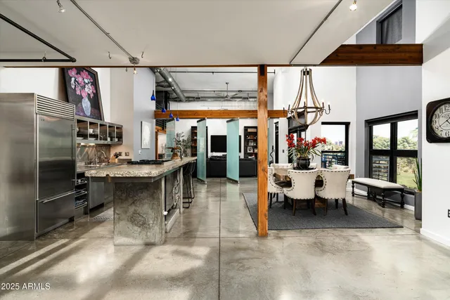 $1,099,000 | 914 East Osborn Road, Unit 404, Phoenix, AZ 85014