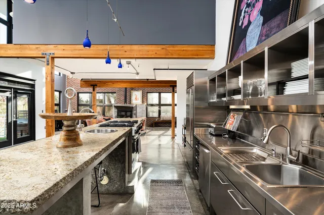 $1,099,000 | 914 East Osborn Road, Unit 404, Phoenix, AZ 85014