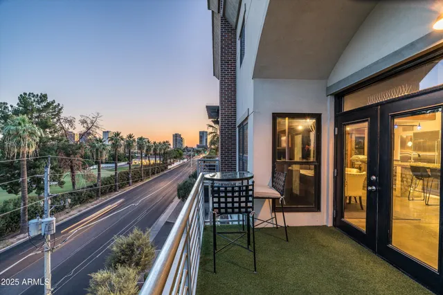 $1,099,000 | 914 East Osborn Road, Unit 404, Phoenix, AZ 85014
