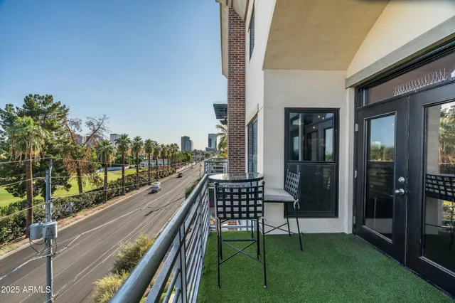 $1,099,000 | 914 East Osborn Road, Unit 404, Phoenix, AZ 85014