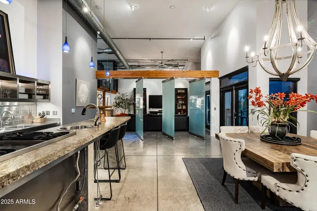 $1,099,000 | 914 East Osborn Road, Unit 404, Phoenix, AZ 85014