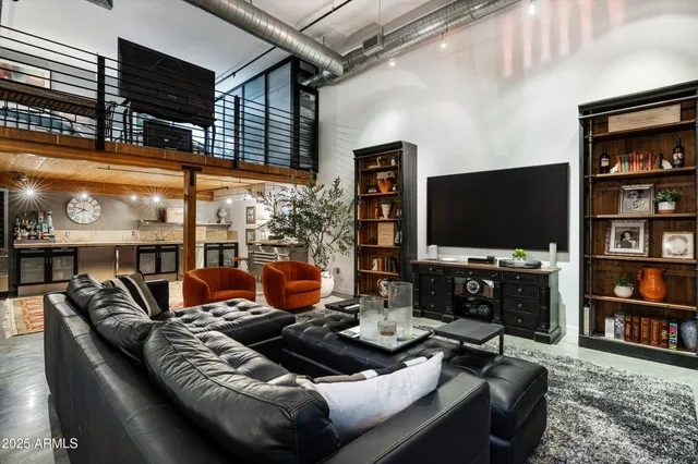 $1,099,000 | 914 East Osborn Road, Unit 404, Phoenix, AZ 85014