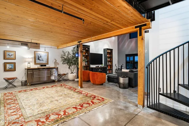 $1,099,000 | 914 East Osborn Road, Unit 404, Phoenix, AZ 85014