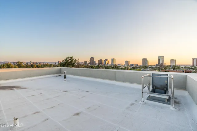 $1,099,000 | 914 East Osborn Road, Unit 404, Phoenix, AZ 85014