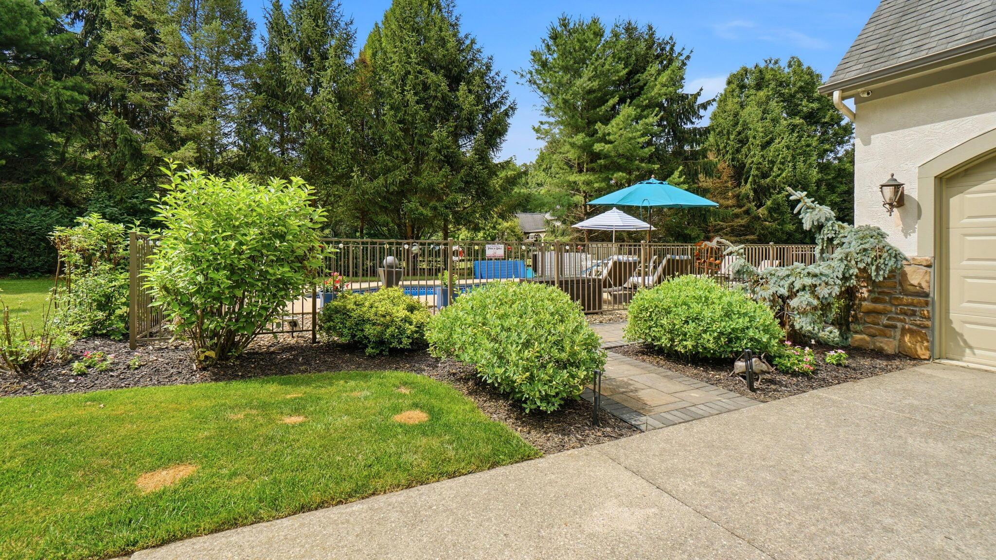 9966 Center Village Road Galena, OH 43021 - Photo 53 of 69 Prennial Landscaping