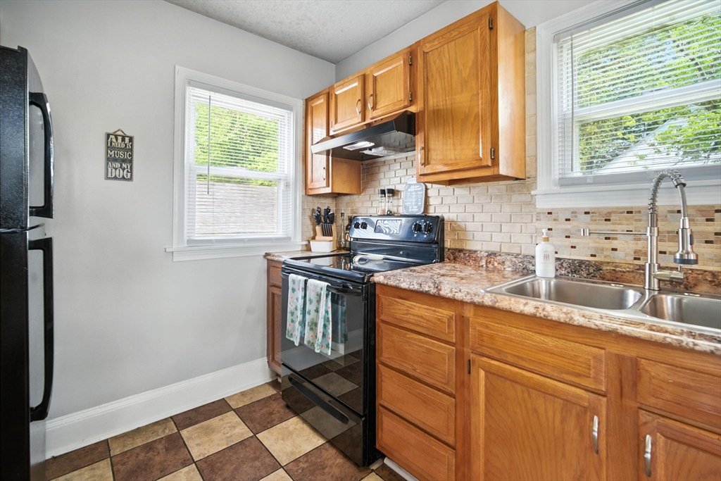 91 Braddock Street Springfield, MA 01109 - Photo 12 of 38