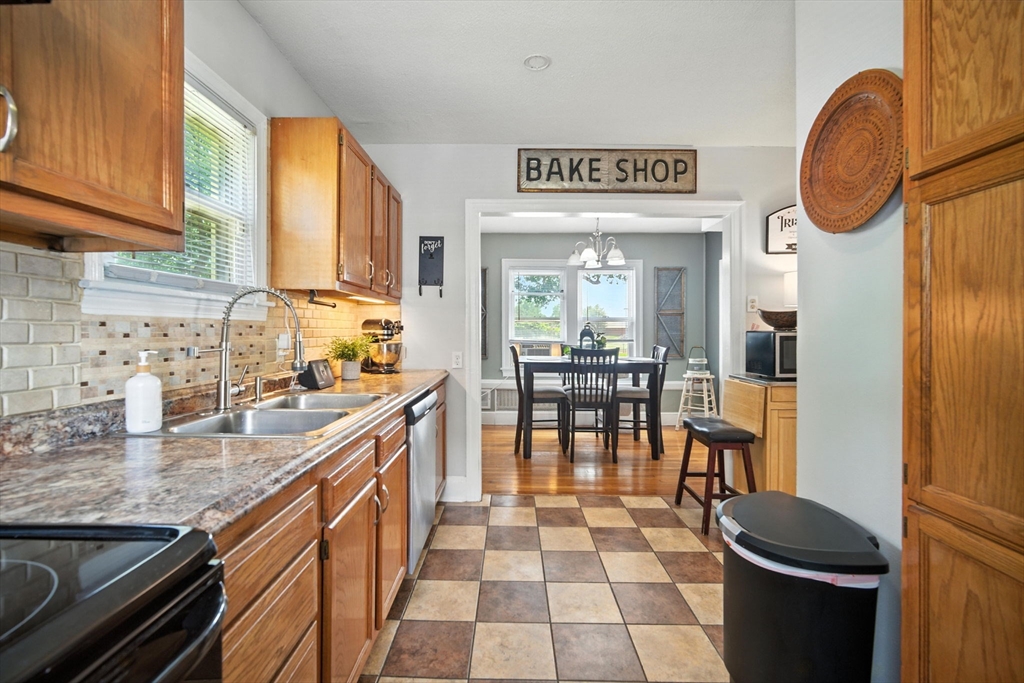 91 Braddock Street Springfield, MA 01109 - Photo 13 of 38