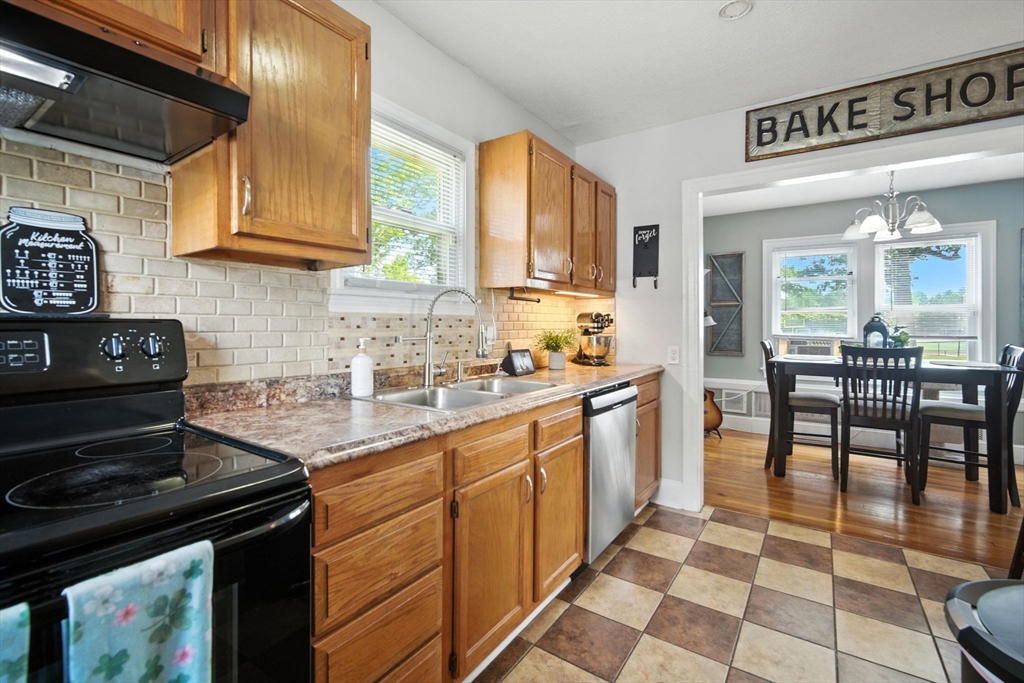 91 Braddock Street Springfield, MA 01109 - Photo 14 of 38