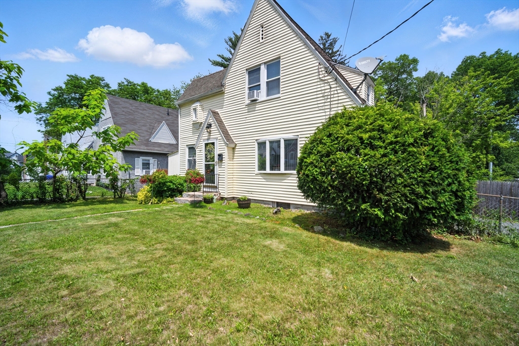 91 Braddock Street Springfield, MA 01109 - Photo 3 of 38