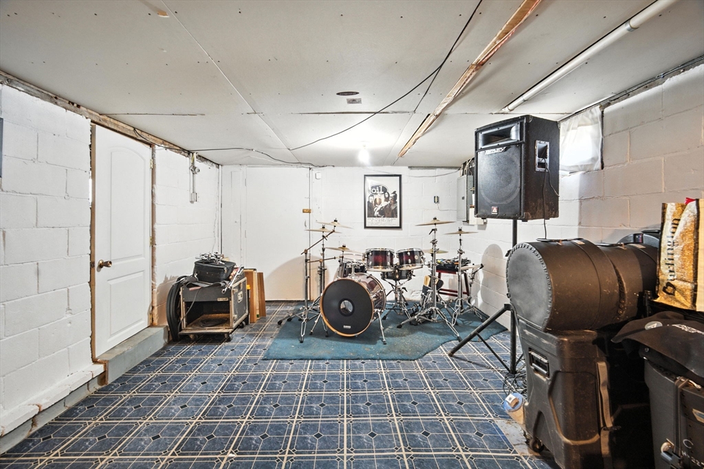 91 Braddock Street Springfield, MA 01109 - Photo 31 of 38