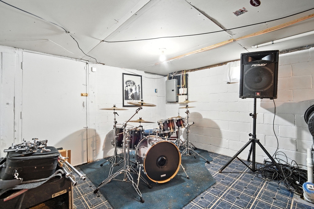 91 Braddock Street Springfield, MA 01109 - Photo 32 of 38