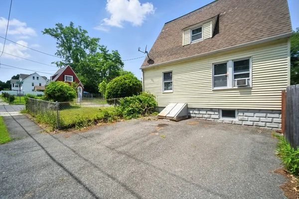 $269,900 | 91 Braddock Street, Springfield, MA 01109