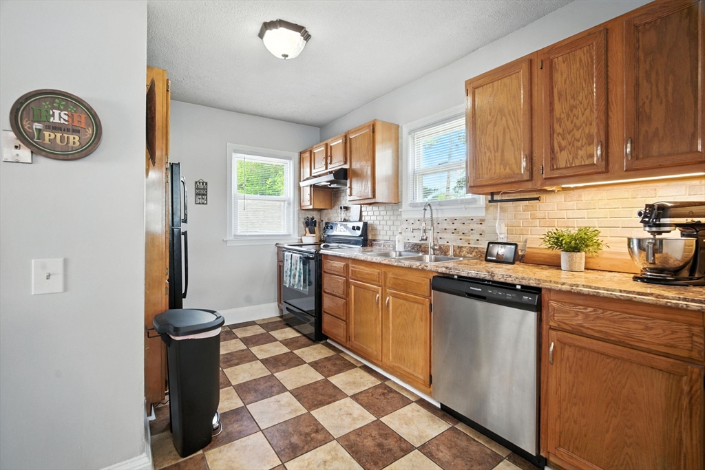 91 Braddock Street Springfield, MA 01109 - Photo 10 of 38