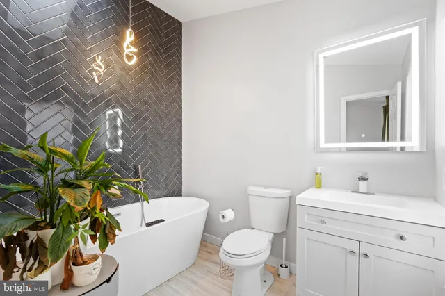 $379,500 | 2429 Lizbec Court, Crofton, MD 21114