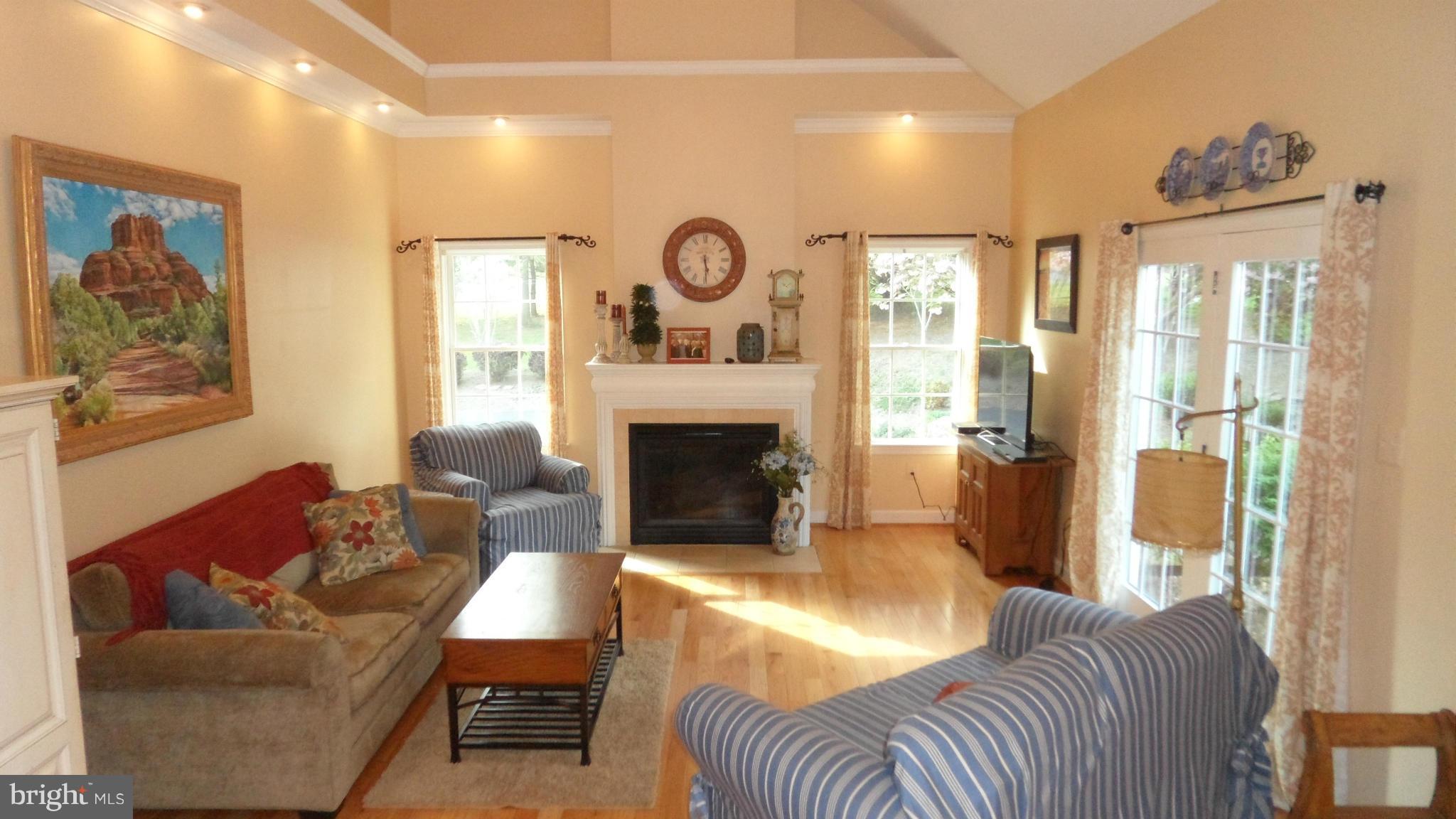 23701 Woodfield Road Gaithersburg, MD 20882 - Photo 12 of 30 Family Room
