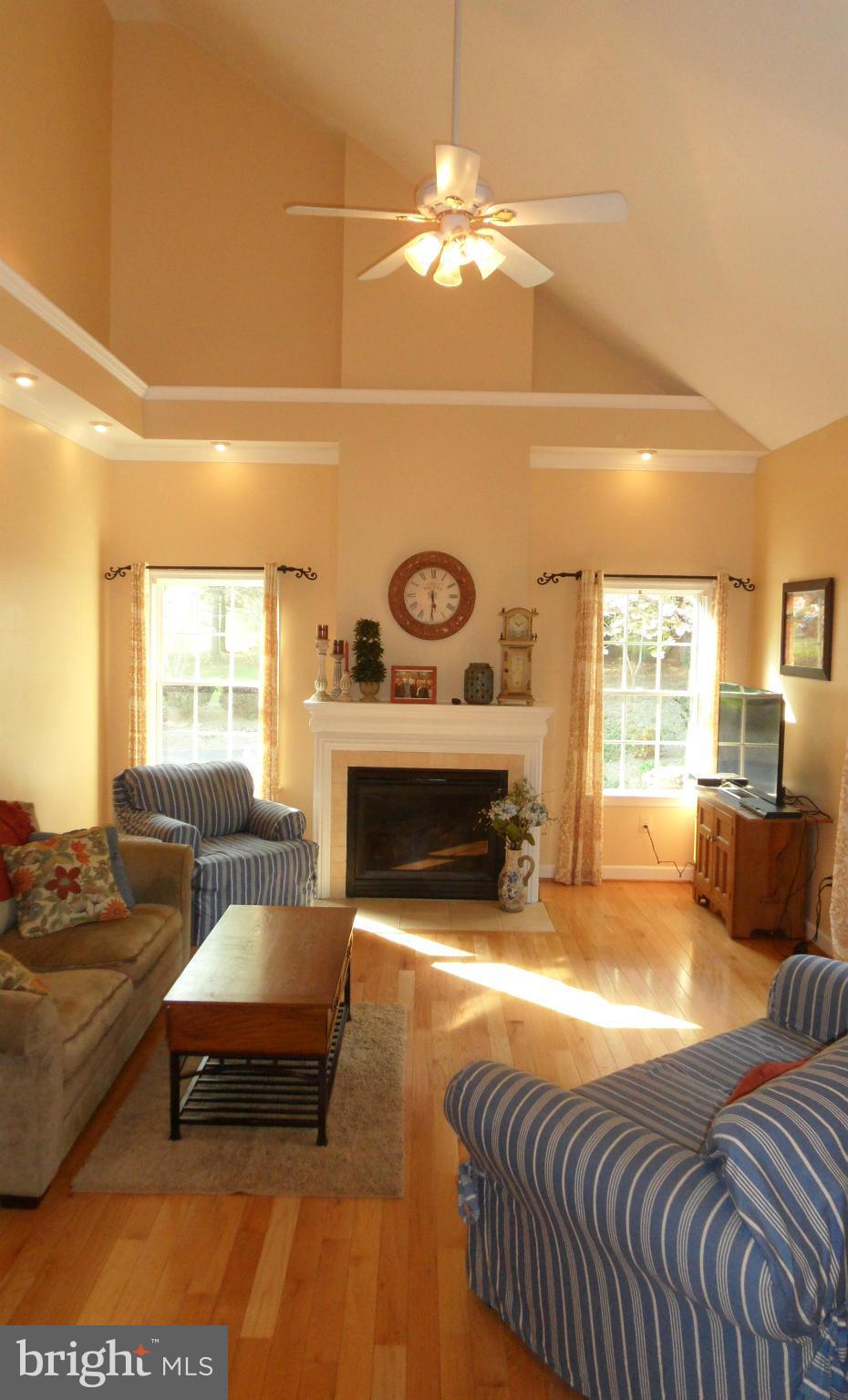 23701 Woodfield Road Gaithersburg, MD 20882 - Photo 13 of 30 Family Room