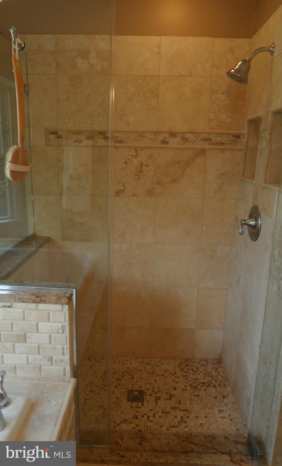 23701 Woodfield Road Gaithersburg, MD 20882 - Photo 18 of 30 Bath (Master)