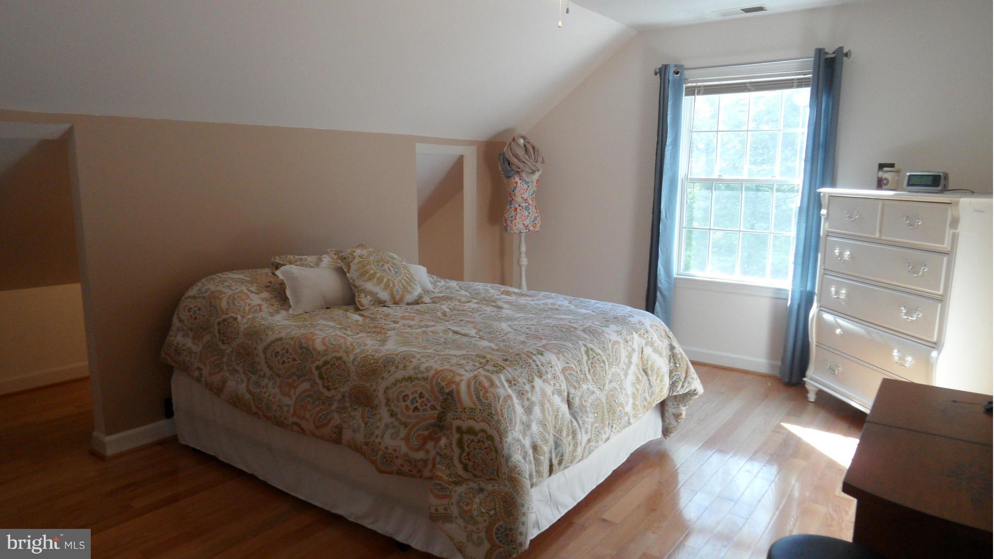 23701 Woodfield Road Gaithersburg, MD 20882 - Photo 19 of 30 Bedroom