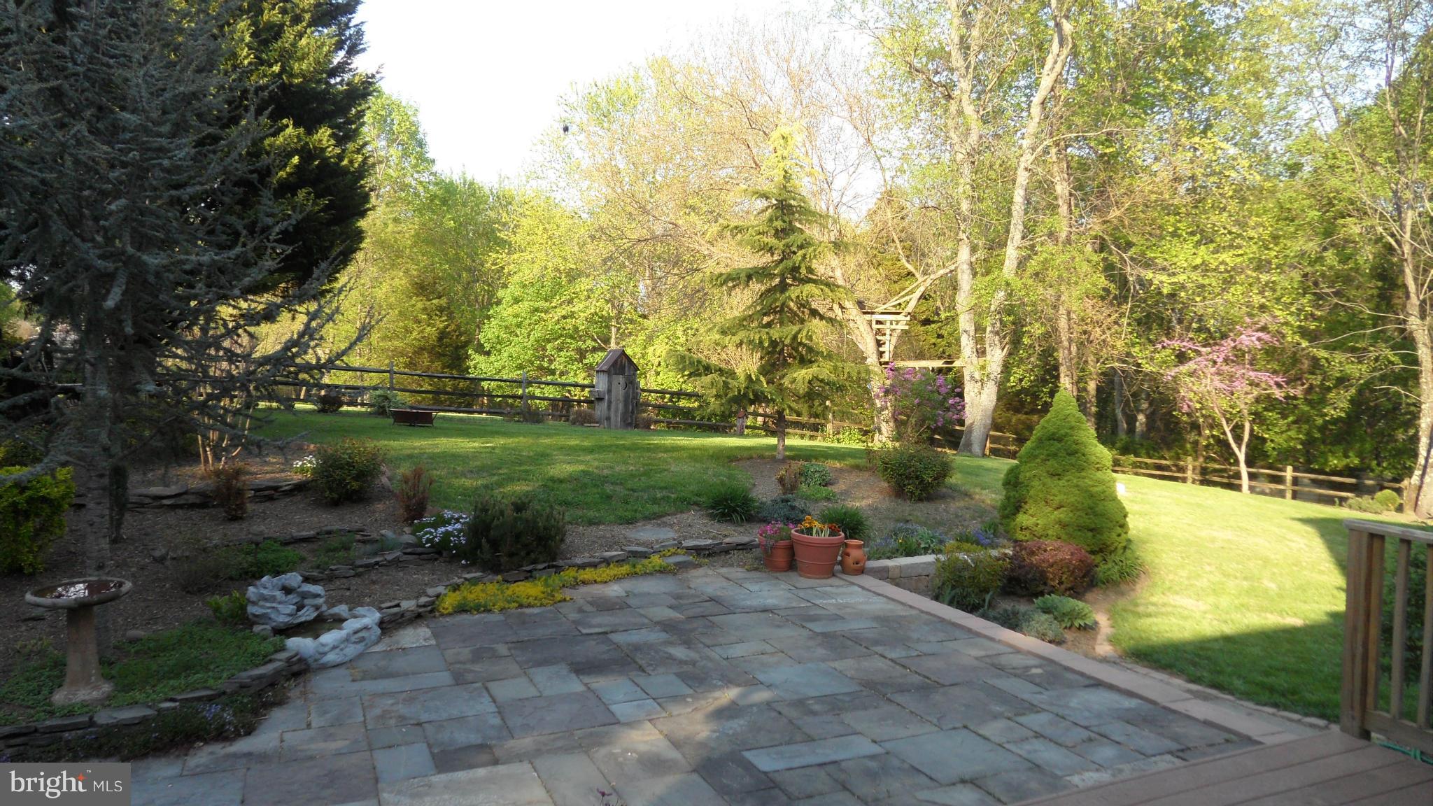 23701 Woodfield Road Gaithersburg, MD 20882 - Photo 29 of 30 Exterior (Rear)