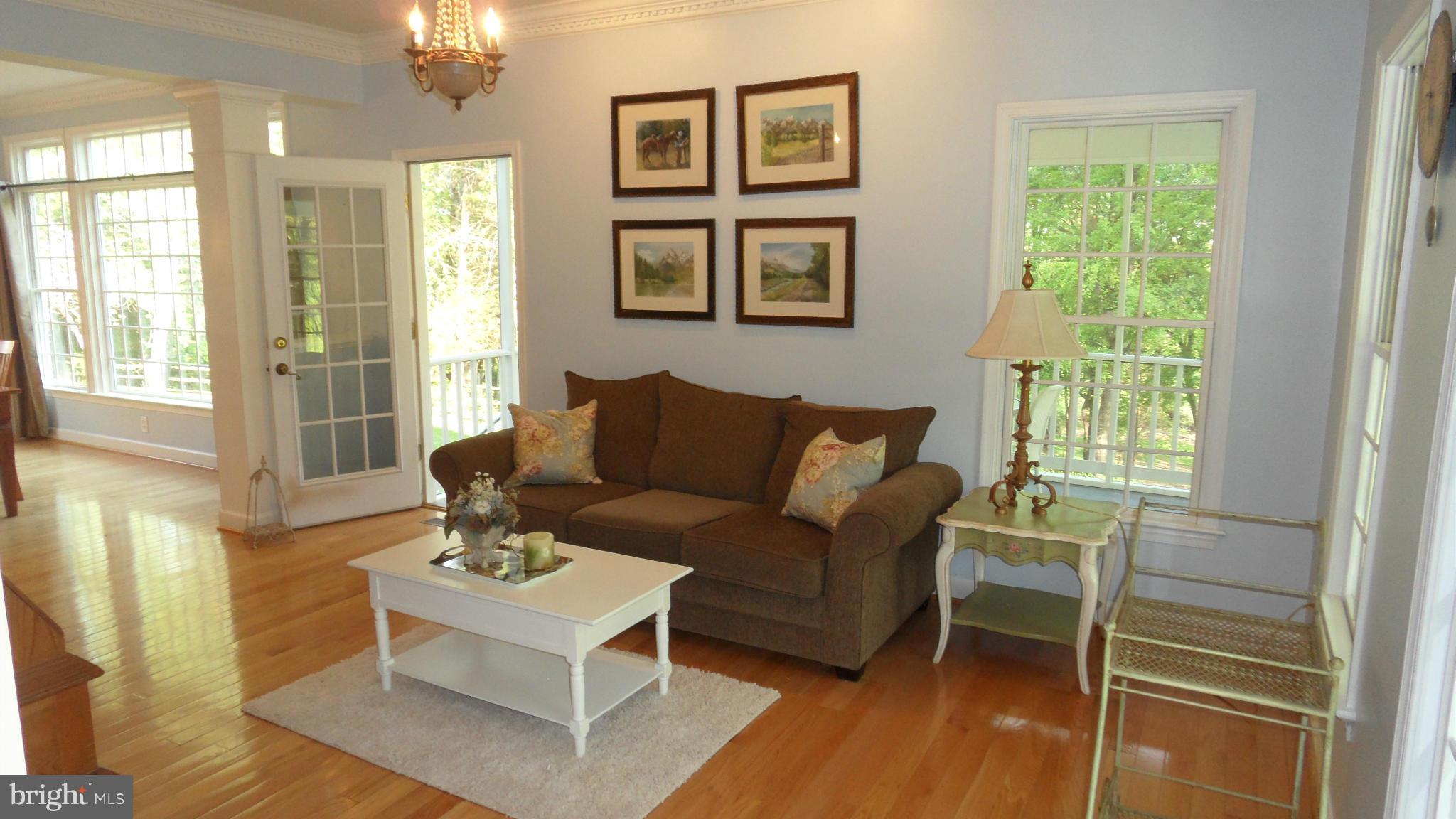 23701 Woodfield Road Gaithersburg, MD 20882 - Photo 5 of 30 Living Room