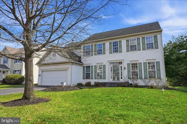 $890,000 | 6 Susanna Way, Newtown, PA 18940