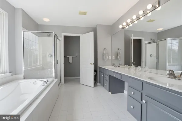 $890,000 | 6 Susanna Way, Newtown, PA 18940