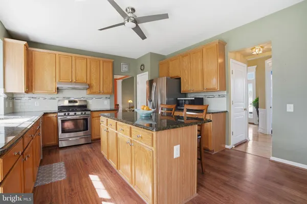 $890,000 | 6 Susanna Way, Newtown, PA 18940