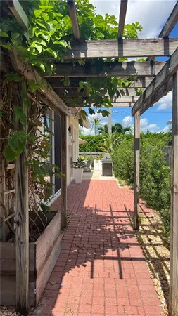 $3,950 | 801 99th Avenue North, Naples, FL 34108