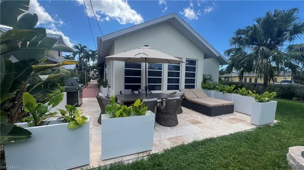 $3,950 | 801 99th Avenue North, Naples, FL 34108