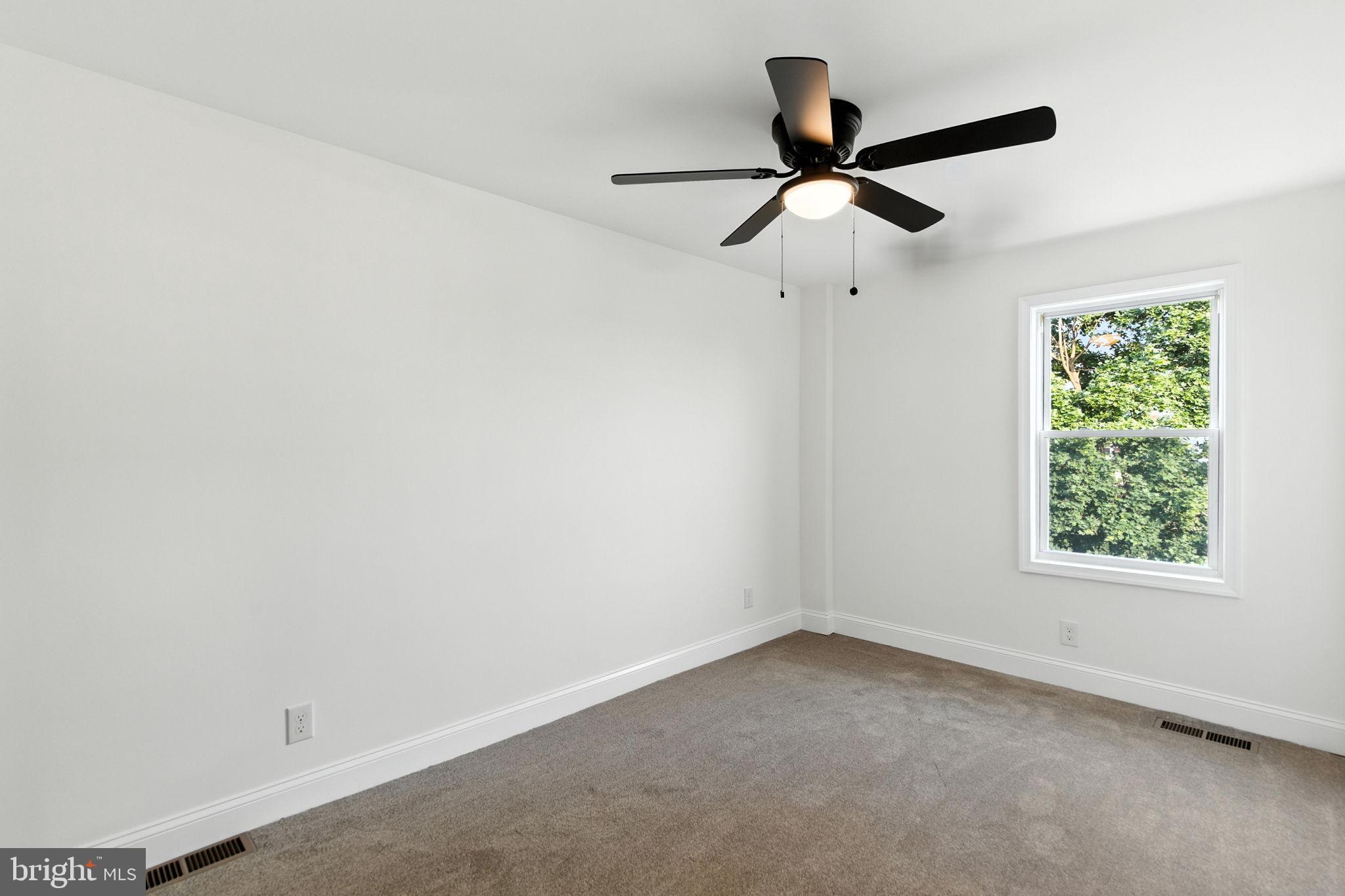 12125 Barbary Road Philadelphia, PA 19154 - Photo 15 of 26 an empty room