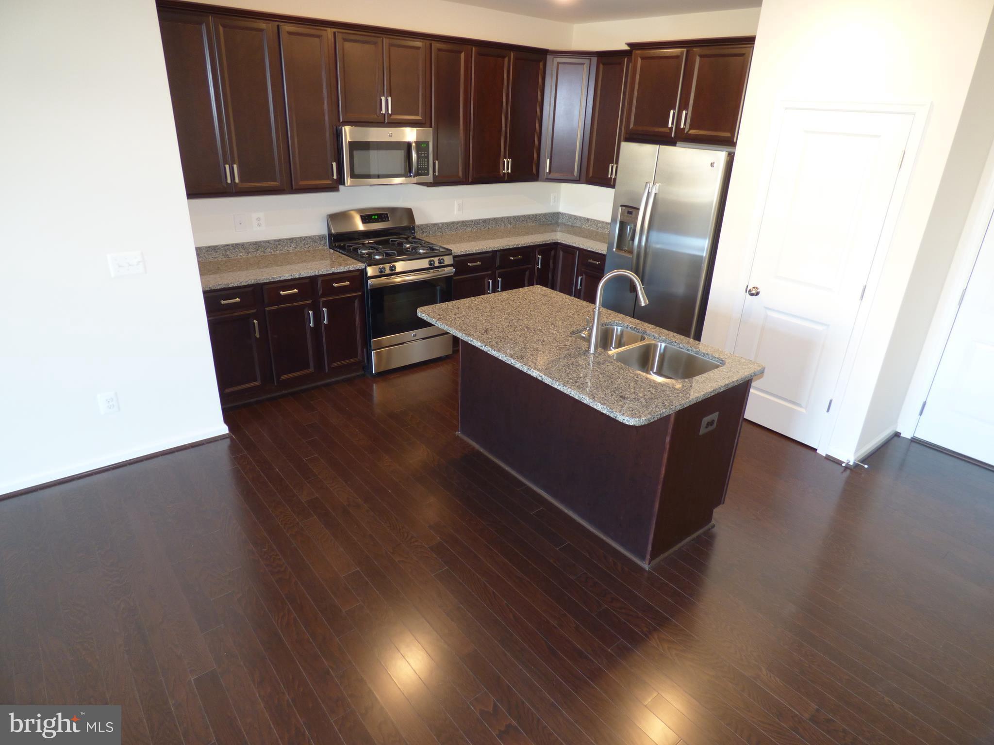 1428 Ribbon Limestone Terrace Southeast, Unit 108 Leesburg, VA 20175 - Photo 13 of 27 Kitchen