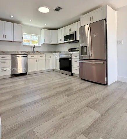 $2,500 | 716 Northeast 7th Street, Unit B, Hallandale Beach, FL 33009