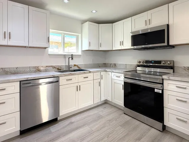 $2,500 | 716 Northeast 7th Street, Unit B, Hallandale Beach, FL 33009