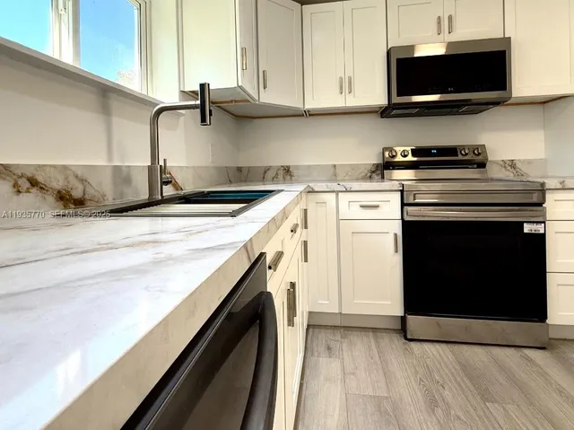 $2,500 | 716 Northeast 7th Street, Unit B, Hallandale Beach, FL 33009