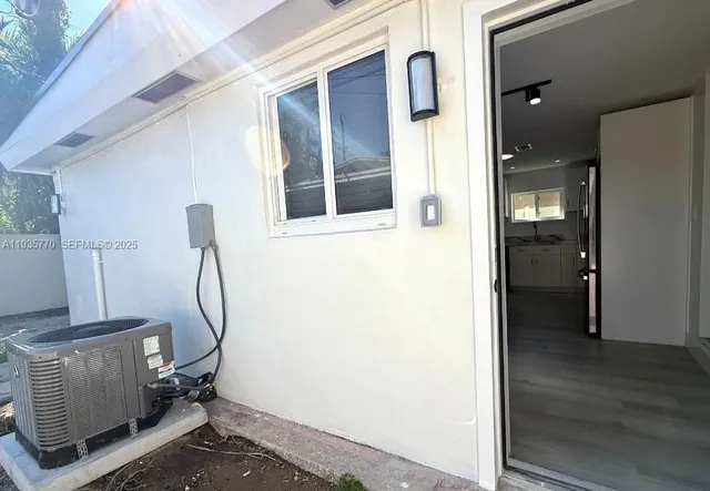 $2,500 | 716 Northeast 7th Street, Unit B, Hallandale Beach, FL 33009