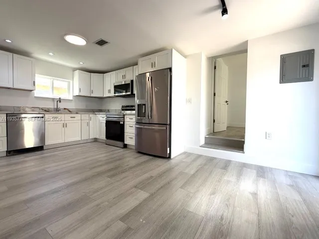 $2,500 | 716 Northeast 7th Street, Unit B, Hallandale Beach, FL 33009