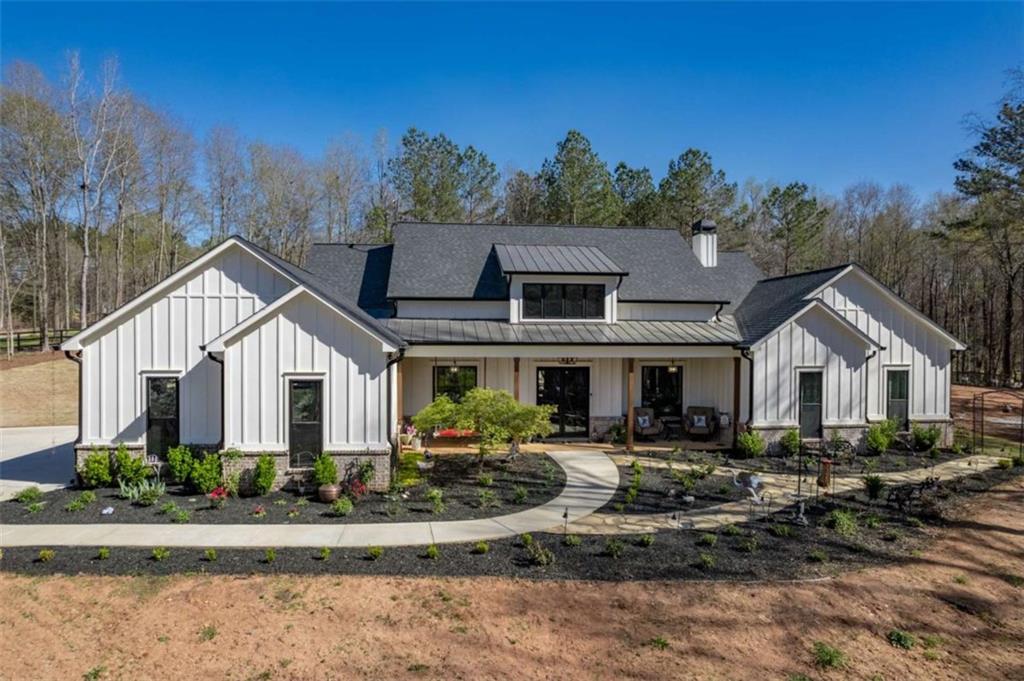 1953-1 Barton Brg Road Madison, GA 30650 - Photo 4 of 78 a front view of a house with garden
