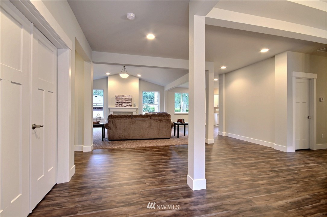 10301 Hipkins Road Southwest Lakewood, WA 98498 - Photo 4 of 23 Gallery Image 4