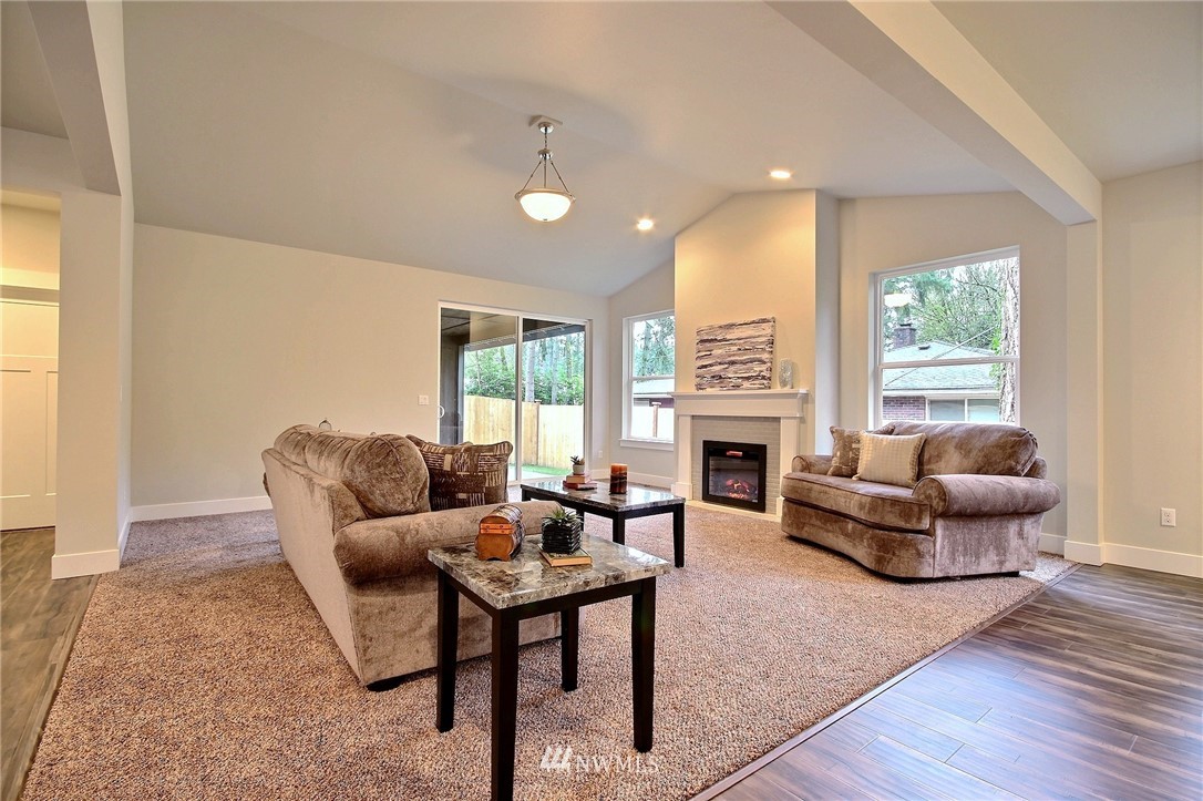 10301 Hipkins Road Southwest Lakewood, WA 98498 - Photo 5 of 23 Gallery Image 5
