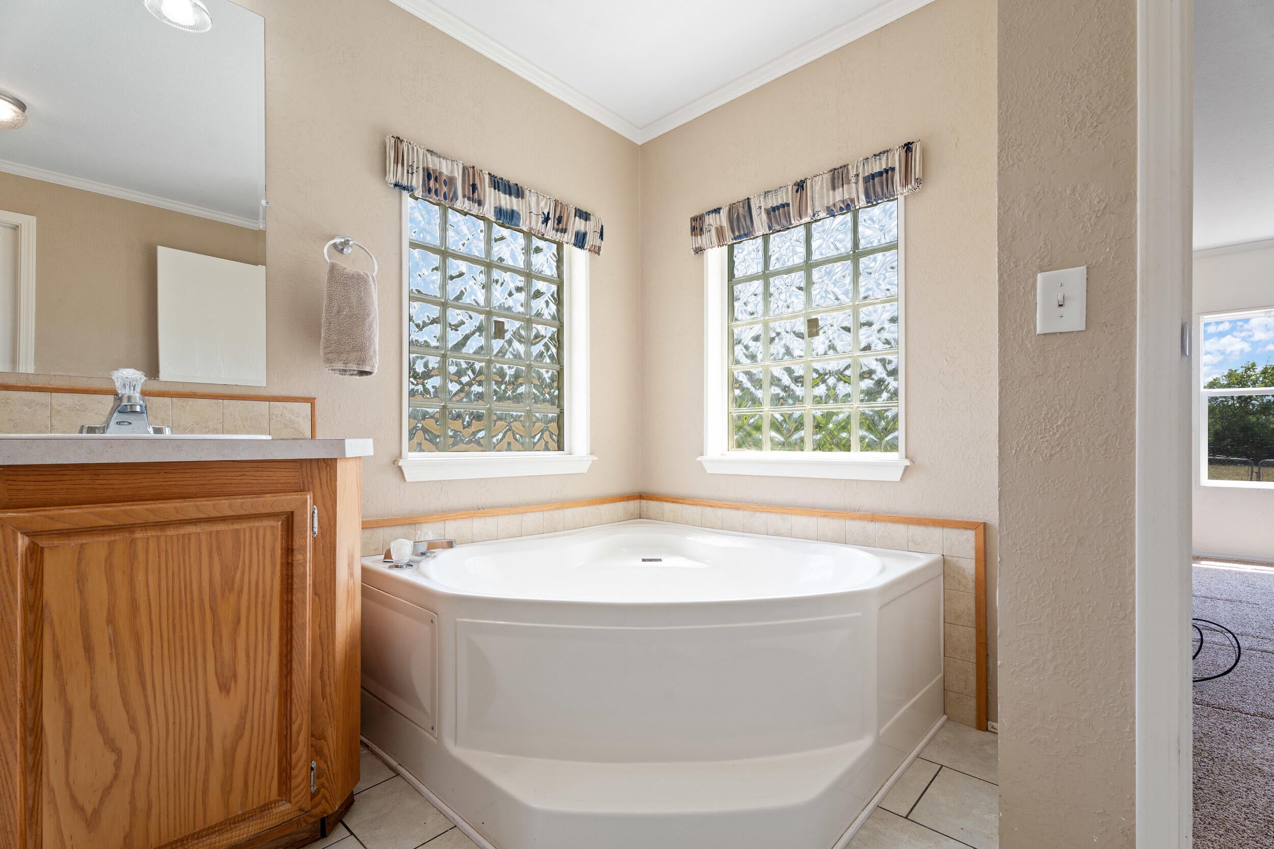 28241 South 630 Road Grove, OK 74344 - Photo 20 of 25 Master tub