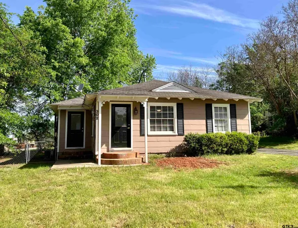 $1,195 | 302 East South Street, Lindale, TX 75771