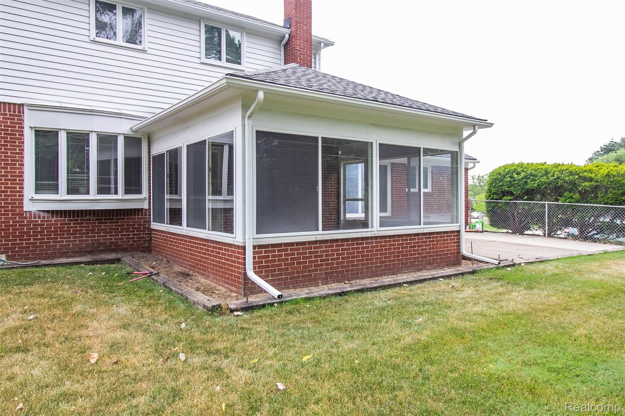 35925 Johnstown Road Farmington, MI 48335 - Photo 42 of 46 45.jpg