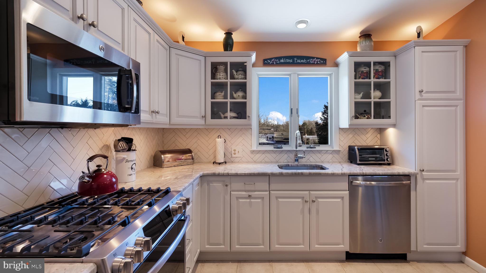 439 Shallcross Road Southampton, PA 18966 - Photo 19 of 41 Stainless steel appliances